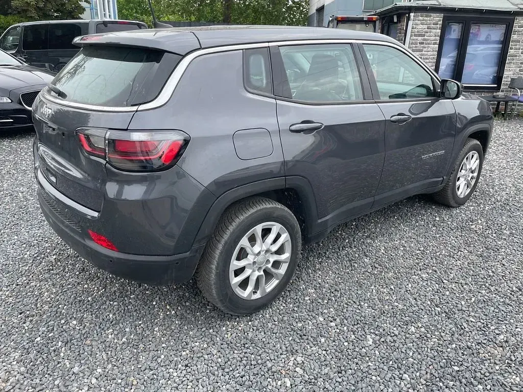 Gebraucht Jeep Compass 179 PS (131 kW) 2025 Grau SUV