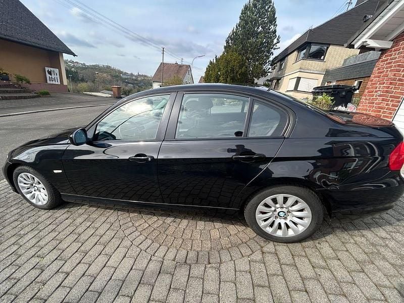Gebraucht BMW 318 143 PS (105 kW) 2008 Schwarz Limousine