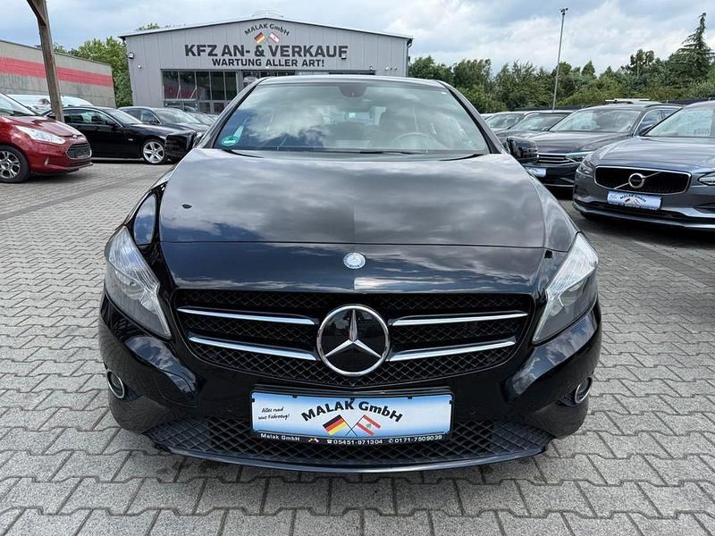 Schwarz Gebraucht 2012 Mercedes A180 Limousine | 10.499 € (Etwas zu teuer) - Bild 1/4