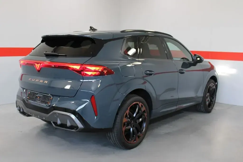 Neu Cupra Terramar 272 PS (200 kW) 2026 Blau SUV