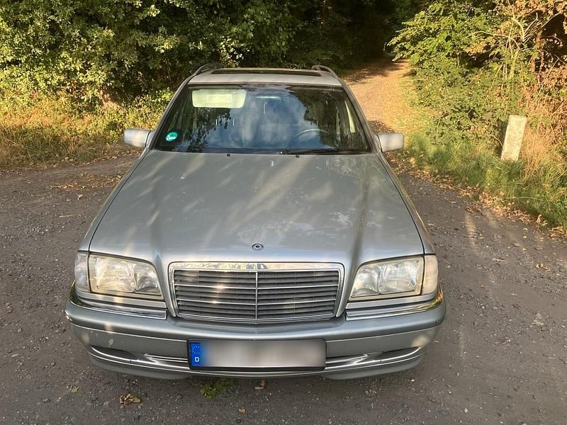 Silber Gebraucht 1998 Mercedes C180 Kombi | 3.000 € (Fairer Preis) - Bild 1/4