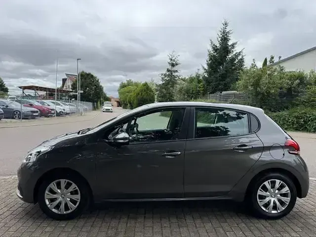 Gebraucht Peugeot 208 Active 82 PS (60 kW) 2019 Grau Kleinwagen