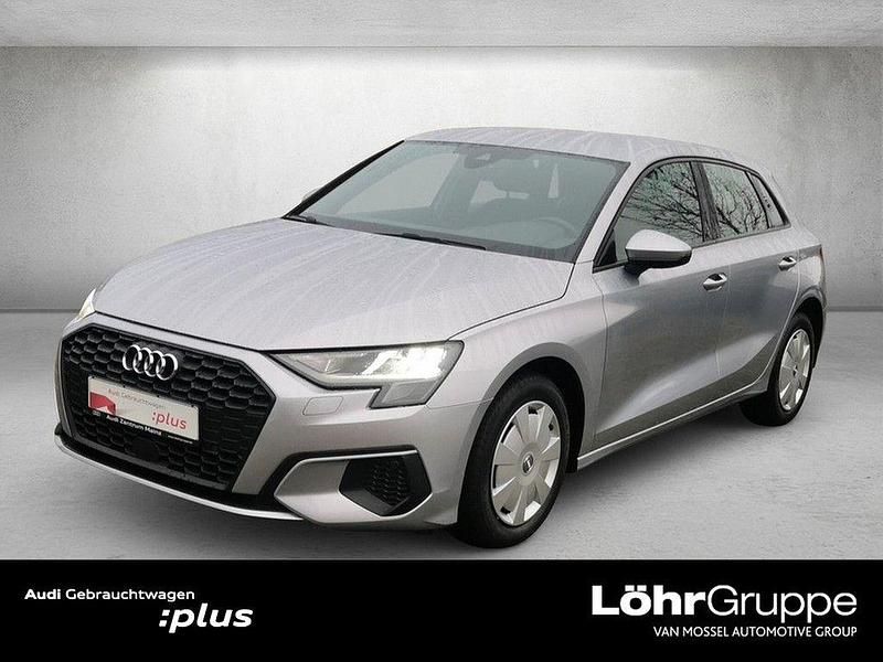 Florettsilber metallic Gebraucht 2021 Audi A3 Ambiente Limousine | 20.780 € (Superpreis) - Bild 1/4