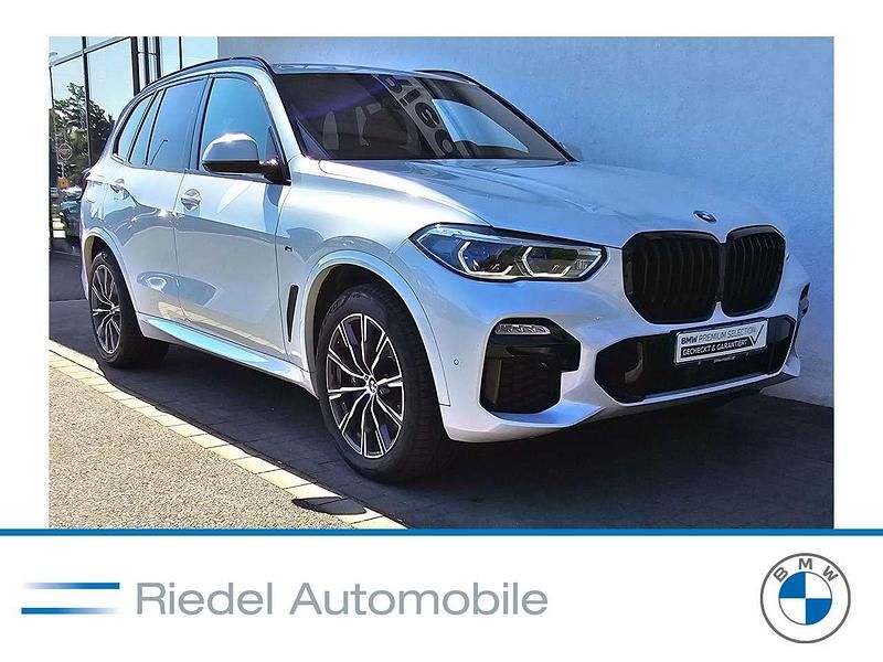 Mineralweiß metallic Gebraucht 2021 BMW X5 M Sport SUV | 52.690 € (Guter Preis) - Bild 1/3