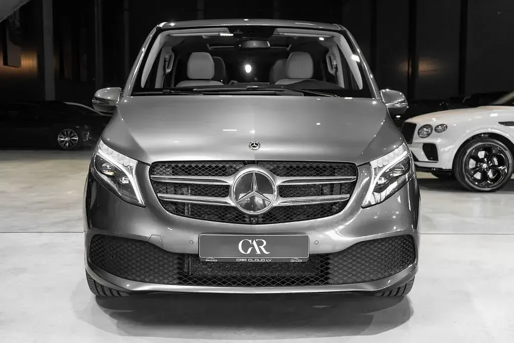 Gebraucht Mercedes V220 Avantgarde Edition 239 PS (175 kW) 2021 Grau Van / Kleinbus