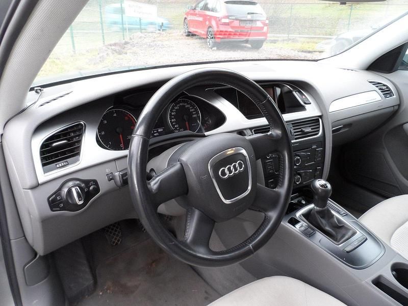 Gebraucht Audi A4 143 PS (105 kW) 2010 Silber Kleinwagen