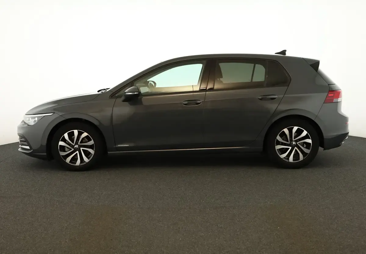 Używany VW Golf Active 150 KM (110 kW) 2023 Szary SUV