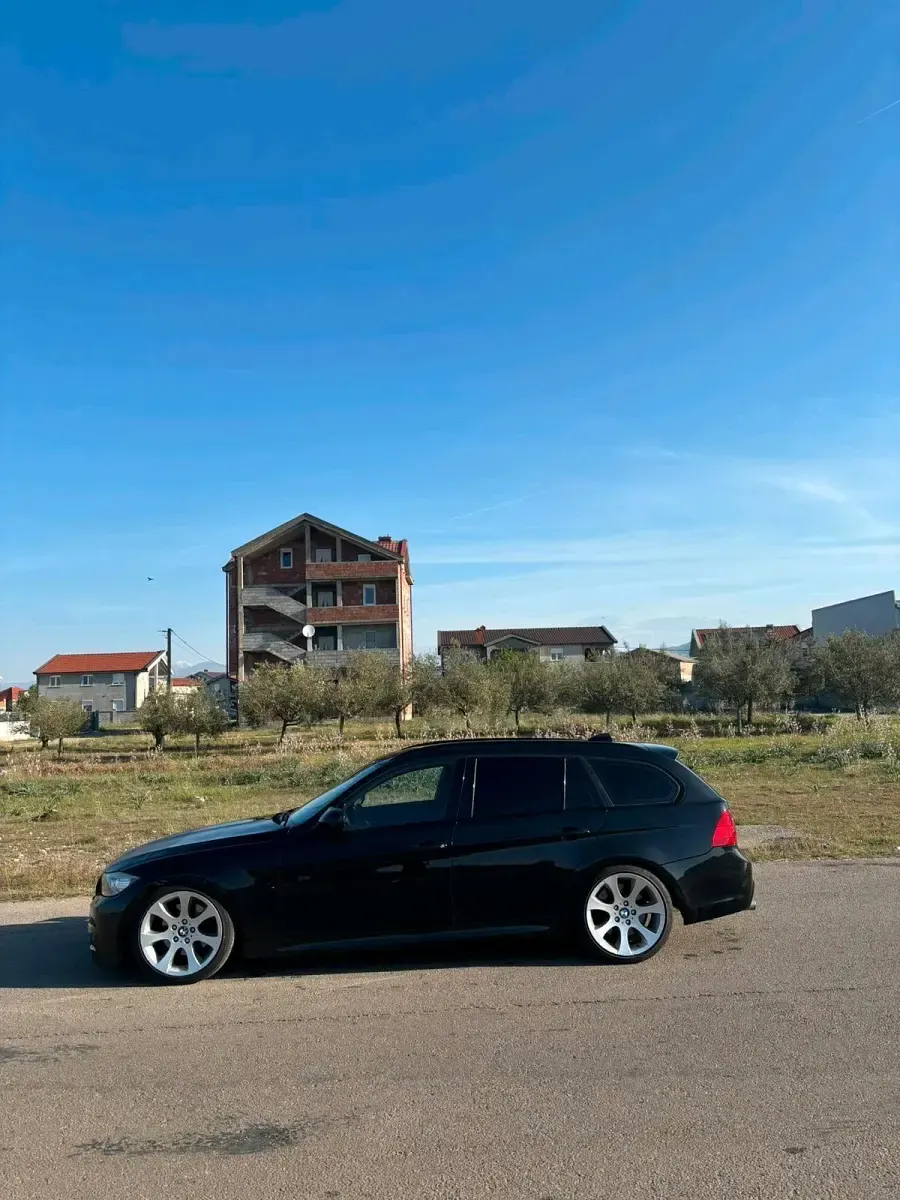 Gebraucht BMW 325 M Sport 335 PS (246 kW) 2011 Schwarz Kombi