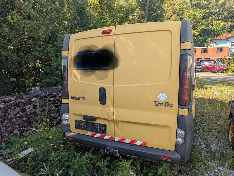 Gelb Gebraucht 2004 Renault Trafic Van | 2.000 € - Bild 1/4