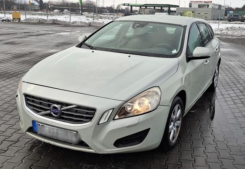 Gebraucht Volvo V60 115 PS (84 kW) 2012 Grau Kombi