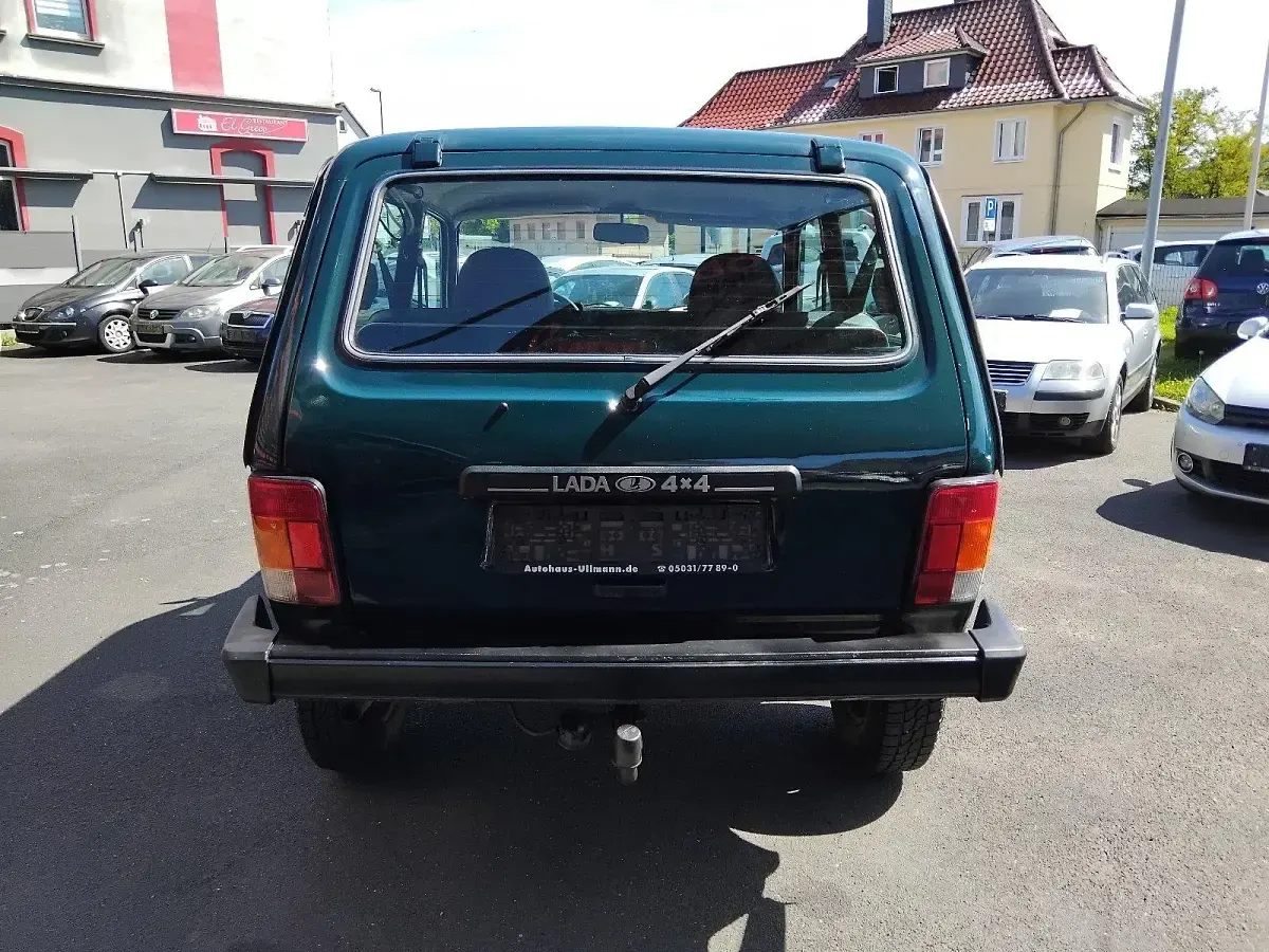 Gebraucht Lada niva 82 PS (60 kW) 2009 Grün SUV