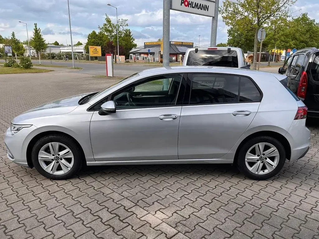 Gebraucht VW Golf VIII Life 150 PS (110 kW) 2023 Silber Limousine