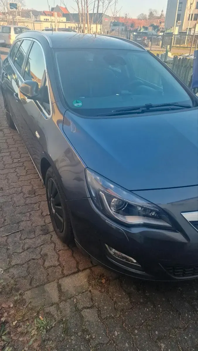 Gebraucht Opel Astra Sport 140 PS (102 kW) 2011 Grau Kombi