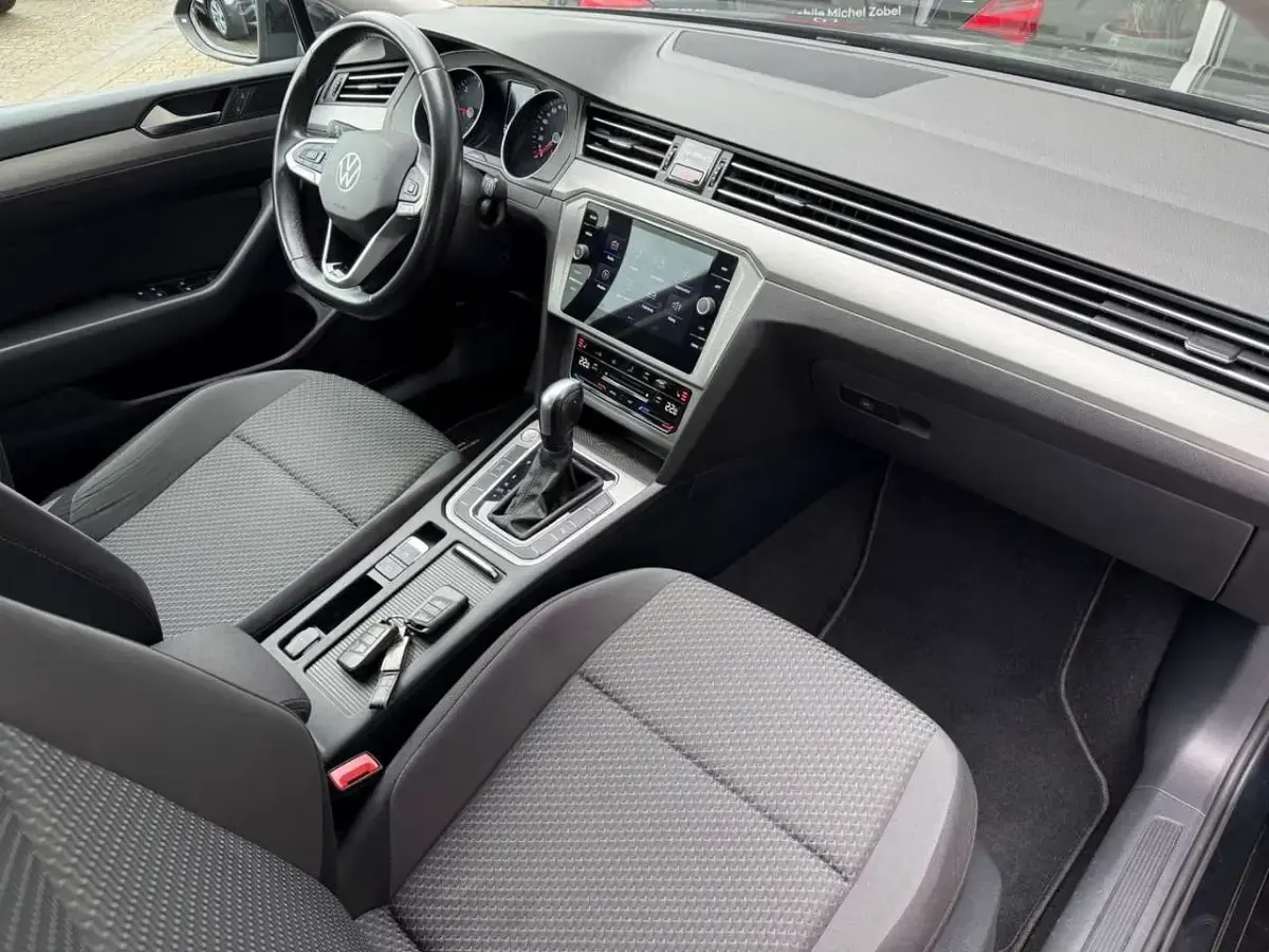 Gebraucht VW Passat 122 PS (89 kW) 2022 Schwarz Kombi