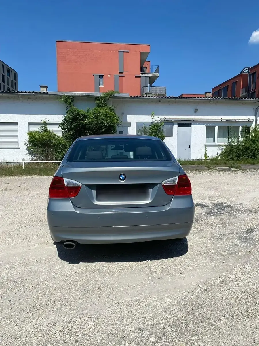 Gebraucht BMW 318 143 PS (105 kW) 2007 Silber Limousine