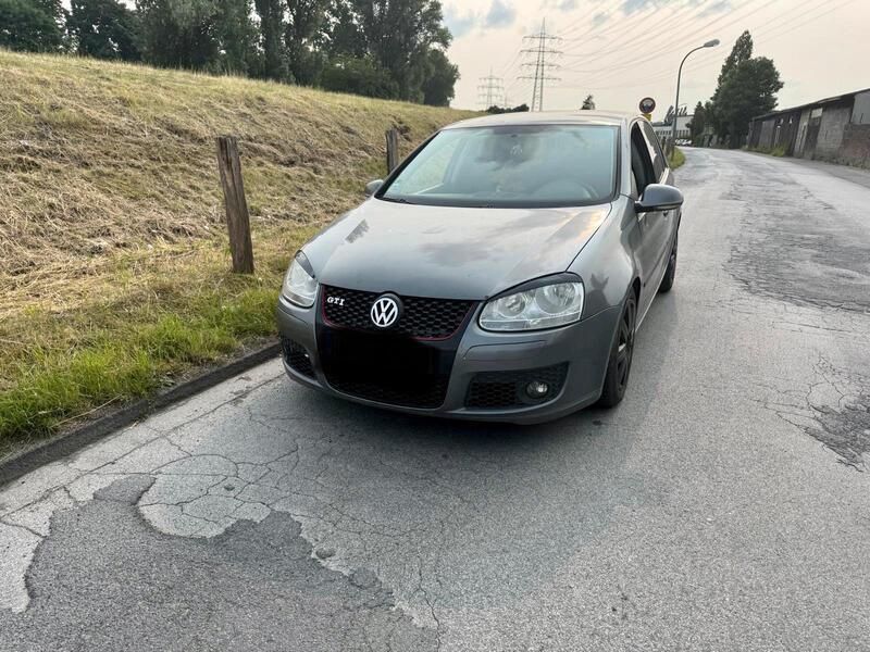 Grau Gebraucht 2004 VW Golf V Style Limousine | 1.699 € (Guter Preis) - Bild 1/4