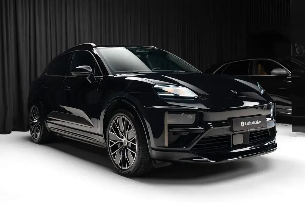 Gebraucht Porsche Macan Turbo 469 kW (639 PS) 2026 Schwarz SUV