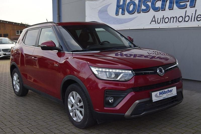 Rot Gebraucht 2019 Ssangyong (KGM) Tivoli SUV | 13.750 € (Fairer Preis) - Bild 1/4