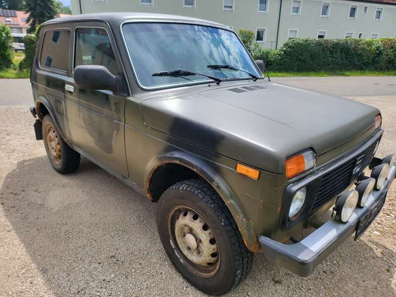 Grün Gebraucht 2011 Lada niva SUV | 2.000 € - Bild 1/4