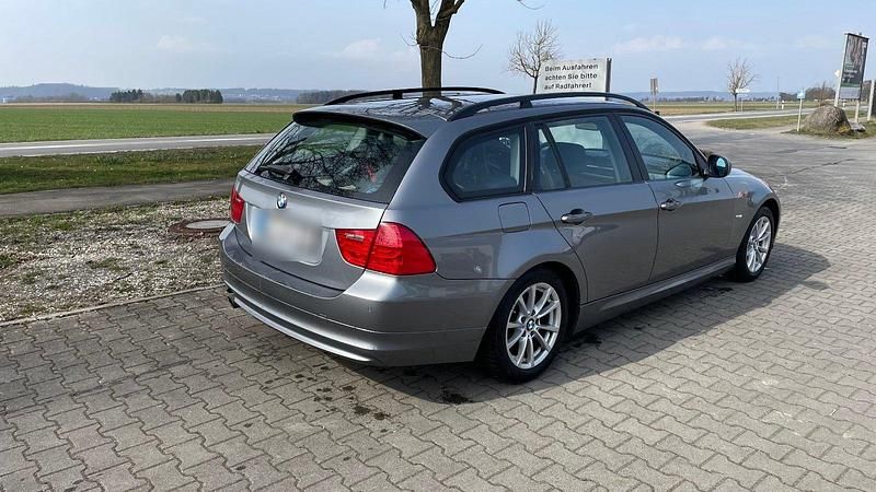 Gebraucht BMW 318 143 PS (105 kW) 2008 Grau Kombi