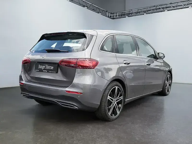 Gebraucht Mercedes B200 Progressive 163 PS (119 kW) 2025 Grau Kleinwagen