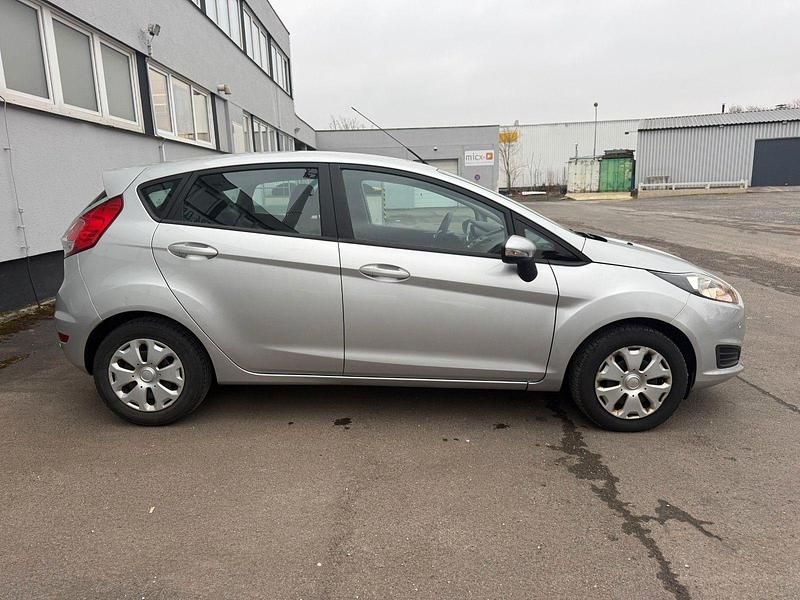 Gebraucht Ford Fiesta 75 PS (55 kW) 2014 Silber Kleinwagen