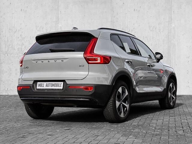 Gebraucht Volvo XC40 Plus 163 PS (119 kW) 2023 Vapour grey / metallic SUV