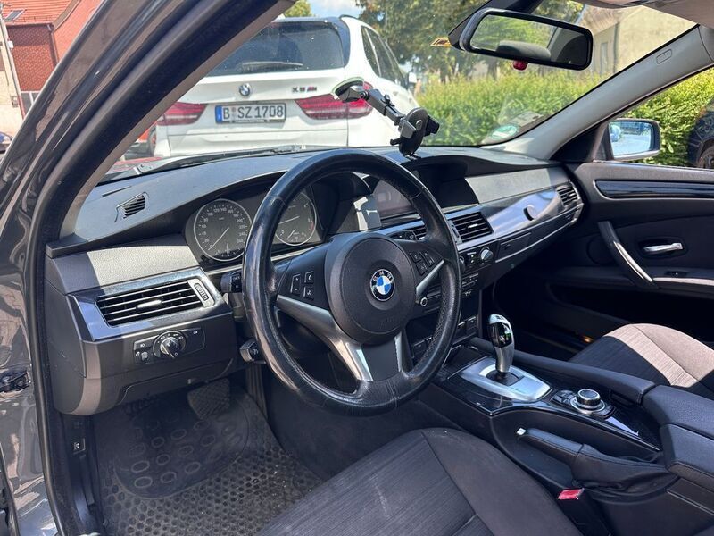 Gebraucht BMW 525 197 PS (144 kW) 2008 Grau Limousine