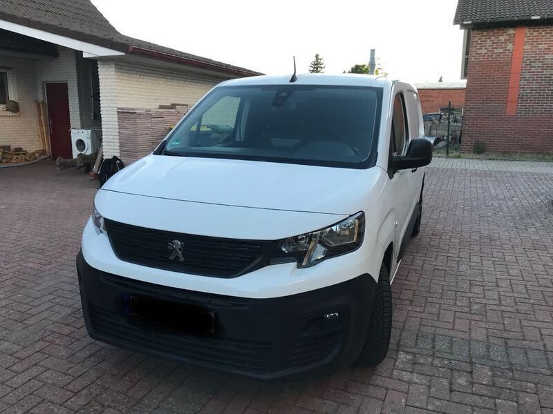 Weiß Gebraucht 2020 Peugeot Partner Van / Kleinbus | 11.500 € (Fairer Preis) - Bild 1/4