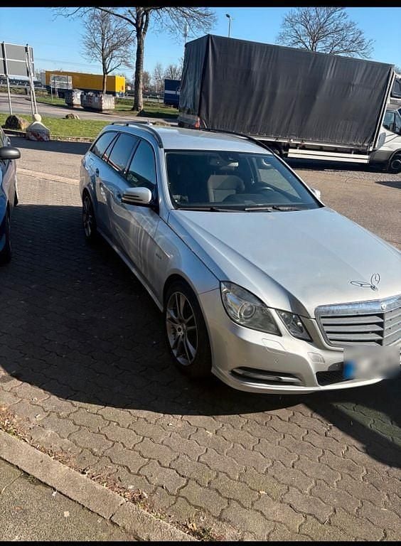 Gebraucht Mercedes E220 Avantgarde 170 PS (125 kW) 2013 Grau Limousine