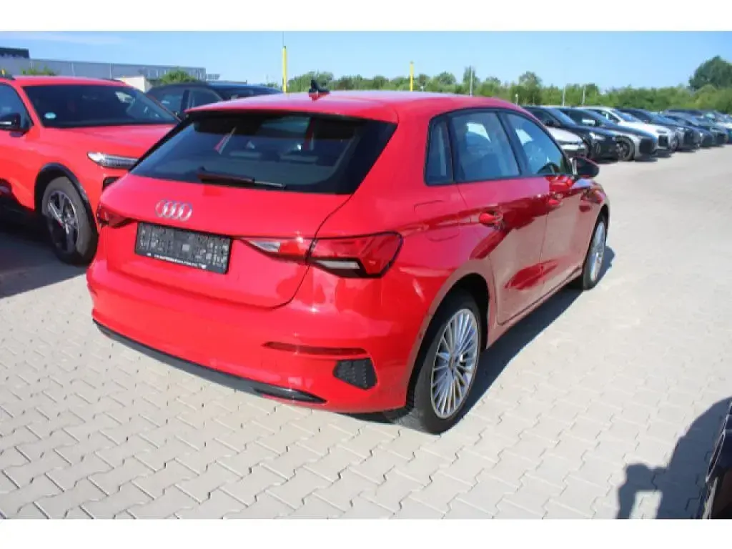 Gebraucht Audi A3 Advanced 150 PS (110 kW) 2022 Tangorot metallic Limousine