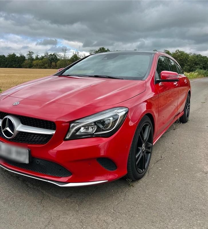 Rot Gebraucht 2017 Mercedes CLA220 Limousine | 14.299 € (Superpreis) - Bild 1/4