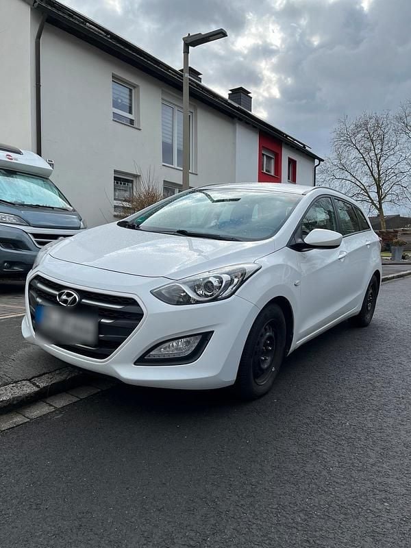 Gebraucht Hyundai i30 110 PS (80 kW) 2015 Weiß Kombi