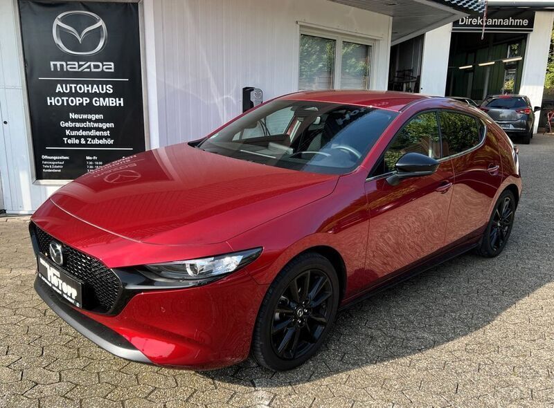 Soul red crystal Gebraucht 2024 Mazda 3 Homura-Line Limousine | 29.285 € (Fairer Preis) - Bild 1/4