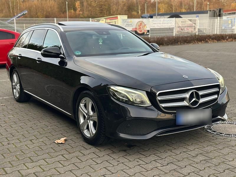 Gebraucht Mercedes E220 194 PS (142 kW) 2017 Schwarz Kombi