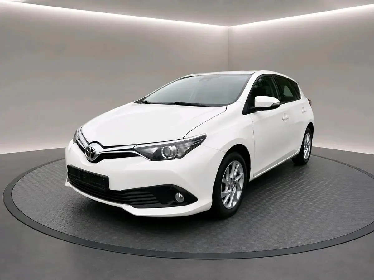 Gebraucht Toyota Auris 116 PS (85 kW) 2018 Weiß Limousine