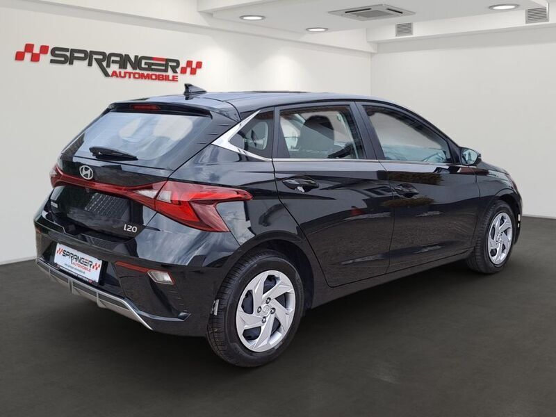 Gebraucht Hyundai i20 101 PS (74 kW) 2024 Schwarz Limousine