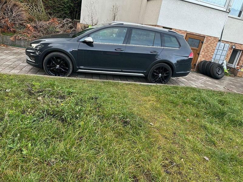Gebraucht VW Golf Alltrack 184 PS (135 kW) 2017 Grau Kombi