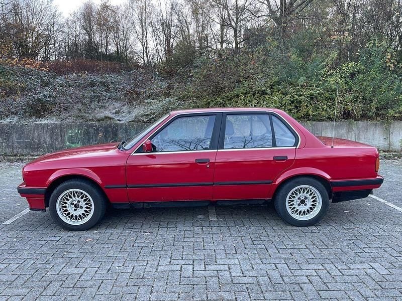 Gebraucht BMW 316 99 PS (72 kW) 1989 Rot Limousine