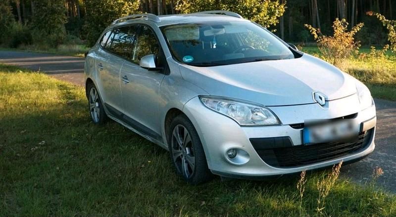 Silber Gebraucht 2012 Renault Mégane III Kombi | 4.750 € (Fairer Preis) - Bild 1/4