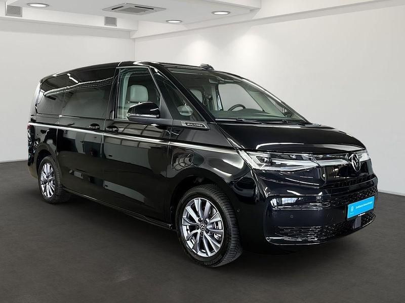 Second-hand VW Multivan Style 177 CP (130 kW) 2025 Negru Monovolum