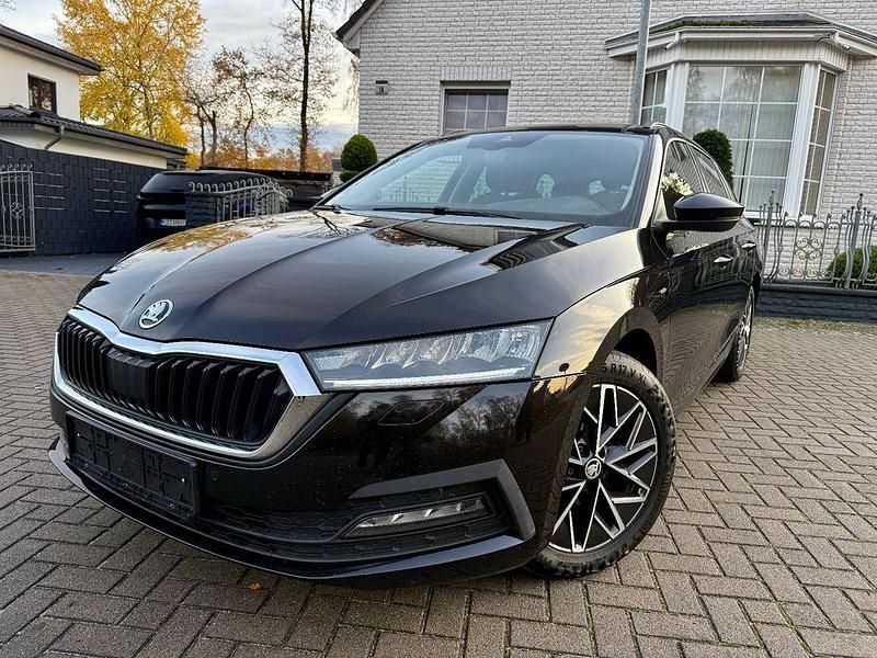 Schwarz Gebraucht 2022 Skoda Octavia Clever Limousine | 16.990 € (Fairer Preis) - Bild 1/4