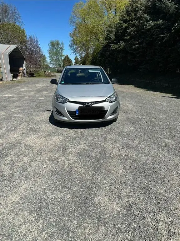 Gebraucht Hyundai i20 Trend 86 PS (63 kW) 2013 Silber Kleinwagen