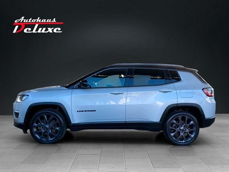Second-hand Jeep Compass 241 CP (177 kW) 2021 Argintiu SUV