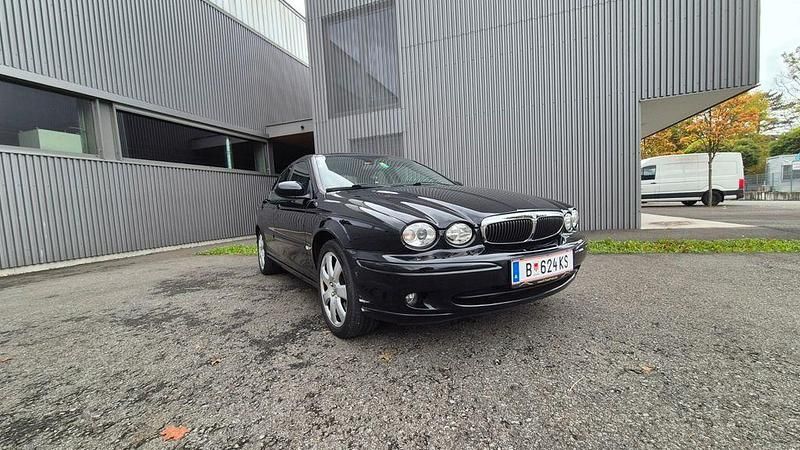 Schwarz Gebraucht 2005 Jaguar X-type Classic Limousine | 1.999 € - Bild 1/4