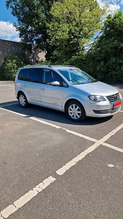 Silber Gebraucht 2009 VW Touran Van / Kleinbus | 4.100 € (Fairer Preis) - Bild 1/4