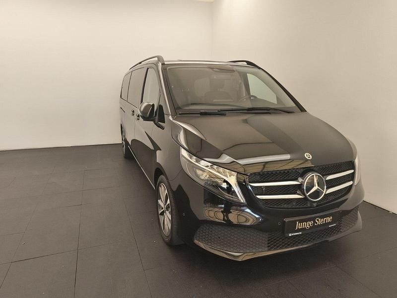 Gebraucht Mercedes V300 237 PS (174 kW) 2024 Obsidianschwarz metallic Van / Kleinbus