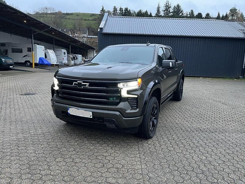 Gebraucht Chevrolet Silverado 426 PS (313 kW) 2025 Braun Limousine