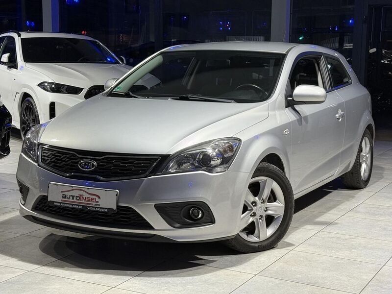 Silber Gebraucht 2012 Kia ProCeed Edition 7 Kleinwagen | 4.450 € - Bild 1/4