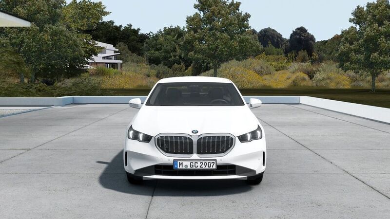 Alpinweiß uni Neu 2024 BMW 520 Sport Line Limousine | 47.227 € (Superpreis) - Bild 1/4